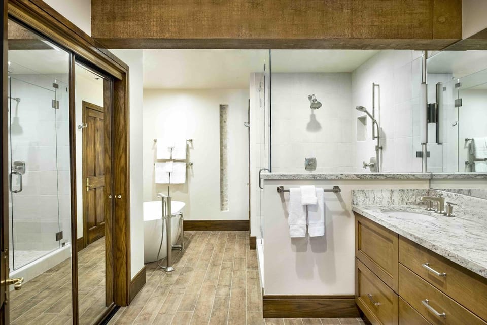 Luxury Three Bedroom Suite with Mountain Views and Three Hot Tubs Apartment in Deer Valley