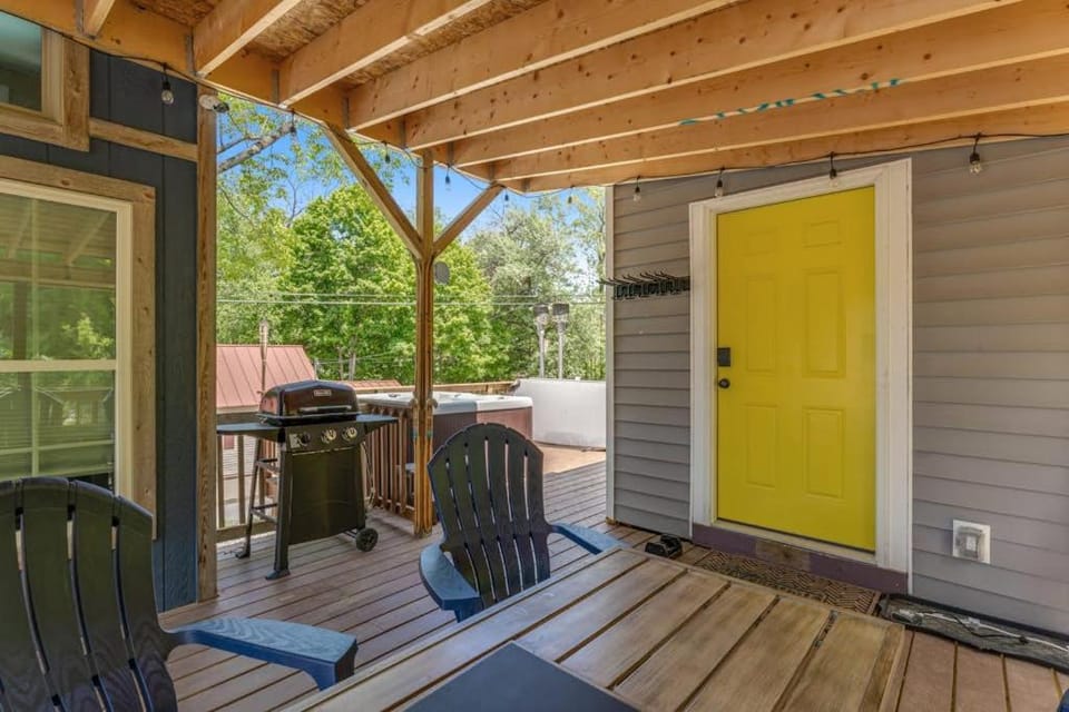 Tiny Homes on Pleasant Apartment hotel in Ludlow