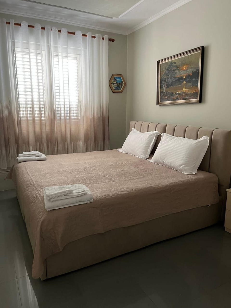 Bed, Photo of the whole room, Bedroom, towels