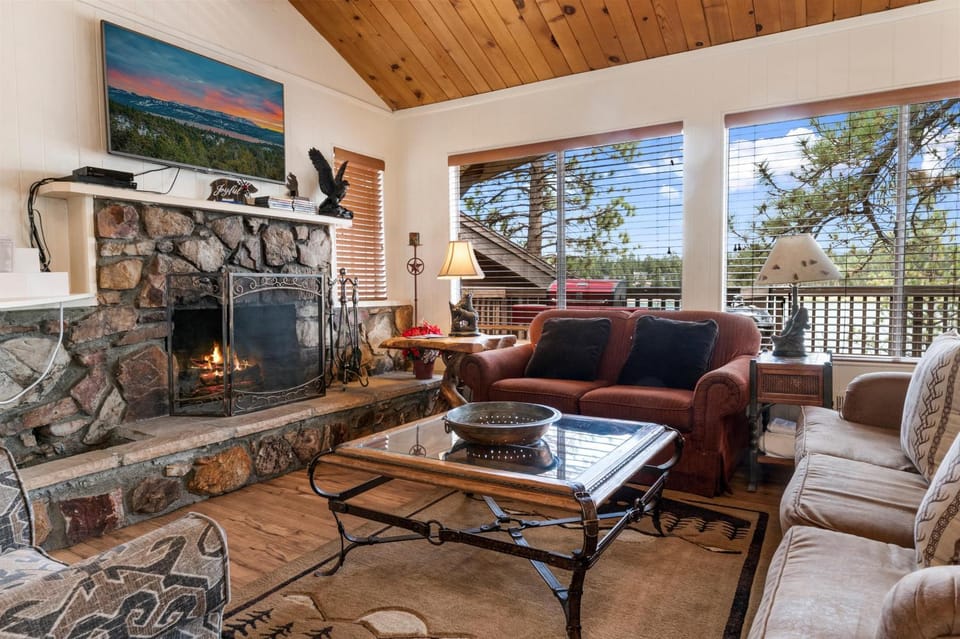 Lakefront Bay View - On the Lake House in Big Bear