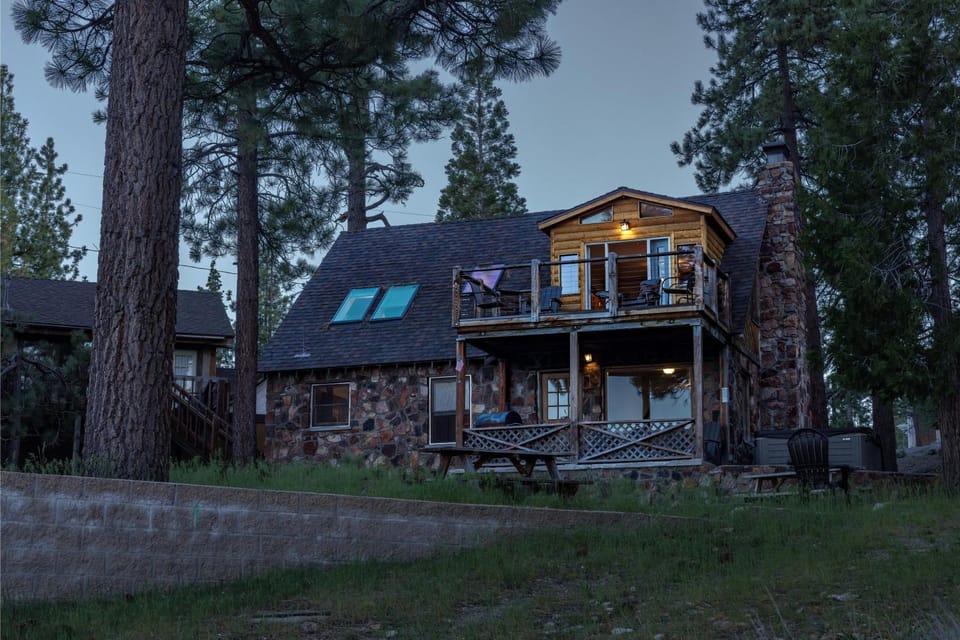Lakefront Raccoon's Nest - On the Lake House in Big Bear