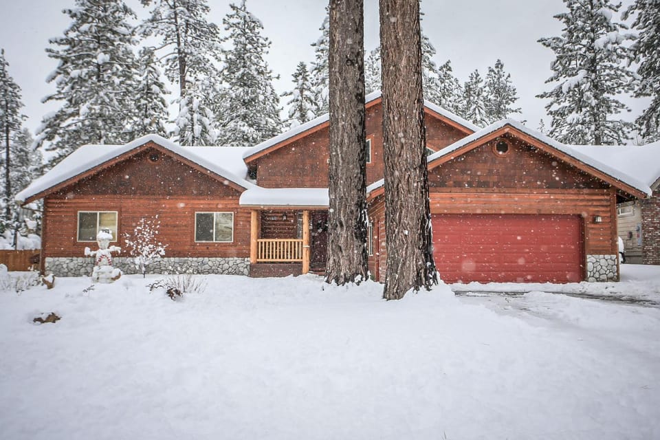 A Snowmass Haven - EV, Sauna, Hot Tub - Walk to Slopes/lake House in Big Bear
