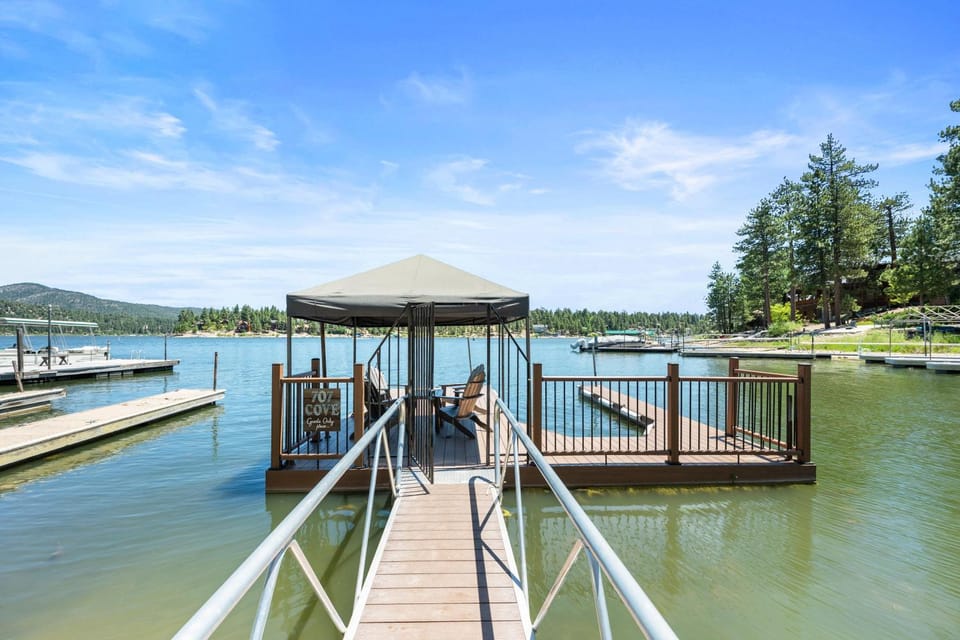 Lakefront the Cove - On the Lake House in Big Bear