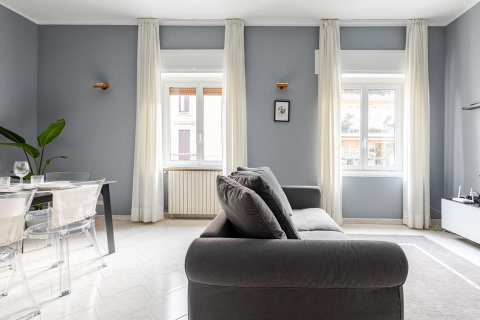 Living room, Seating area, Dining area, Lunch