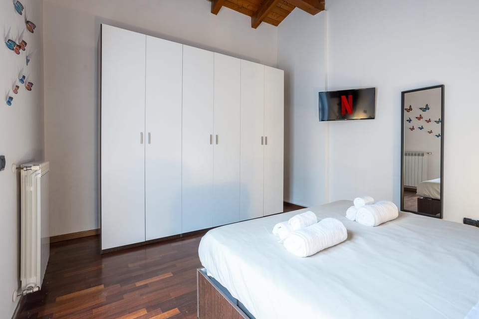 Bed, TV and multimedia, Photo of the whole room, Bedroom, wardrobe