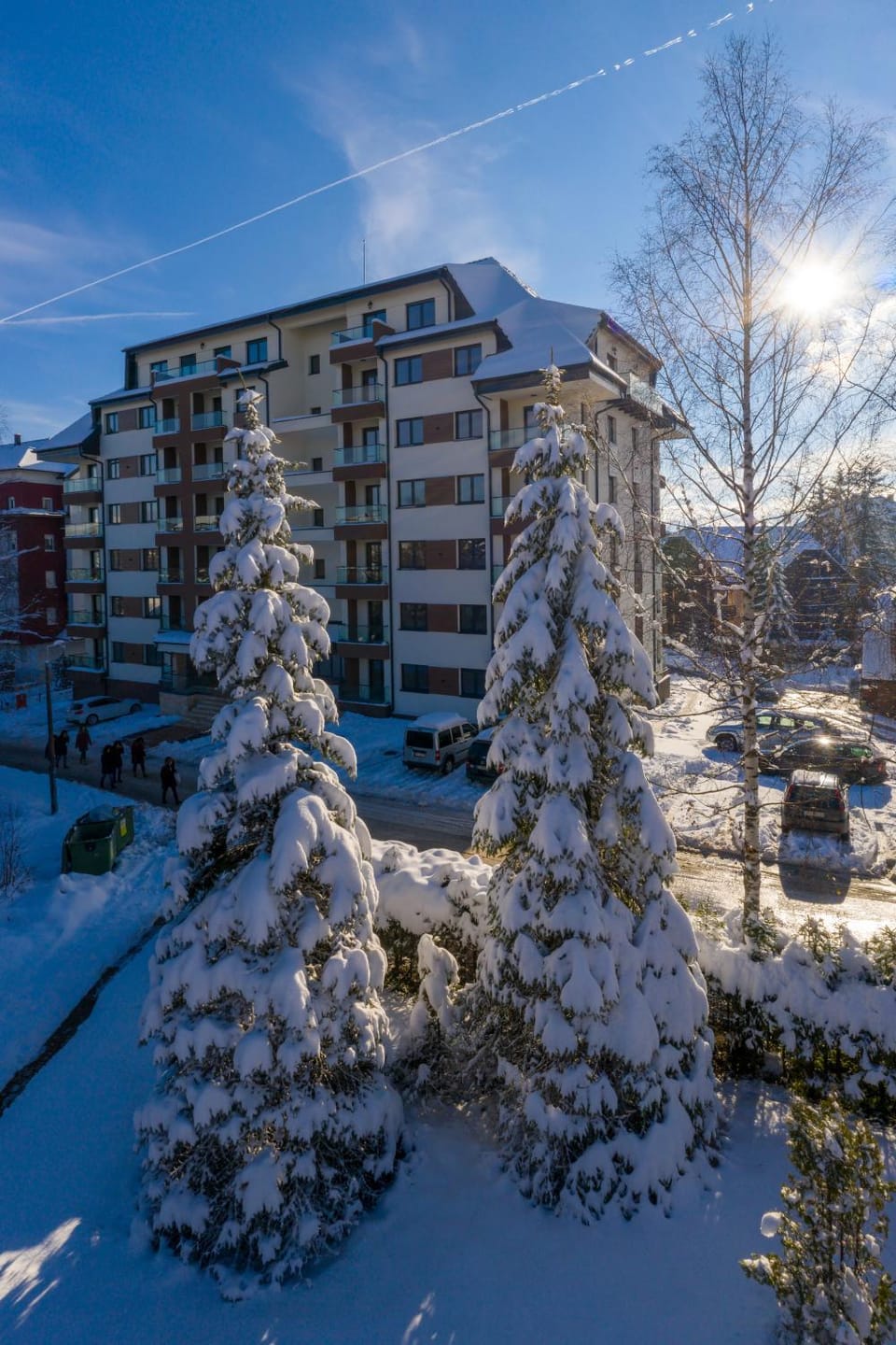 Property building, Winter, Parking