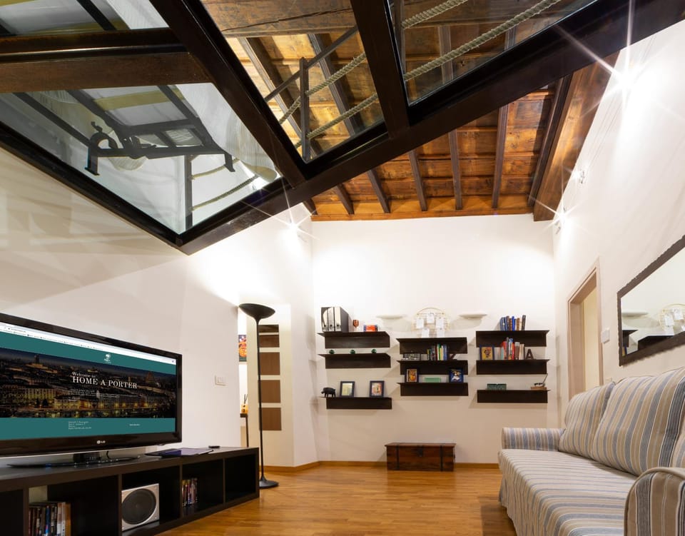 TV and multimedia, Living room, Seating area