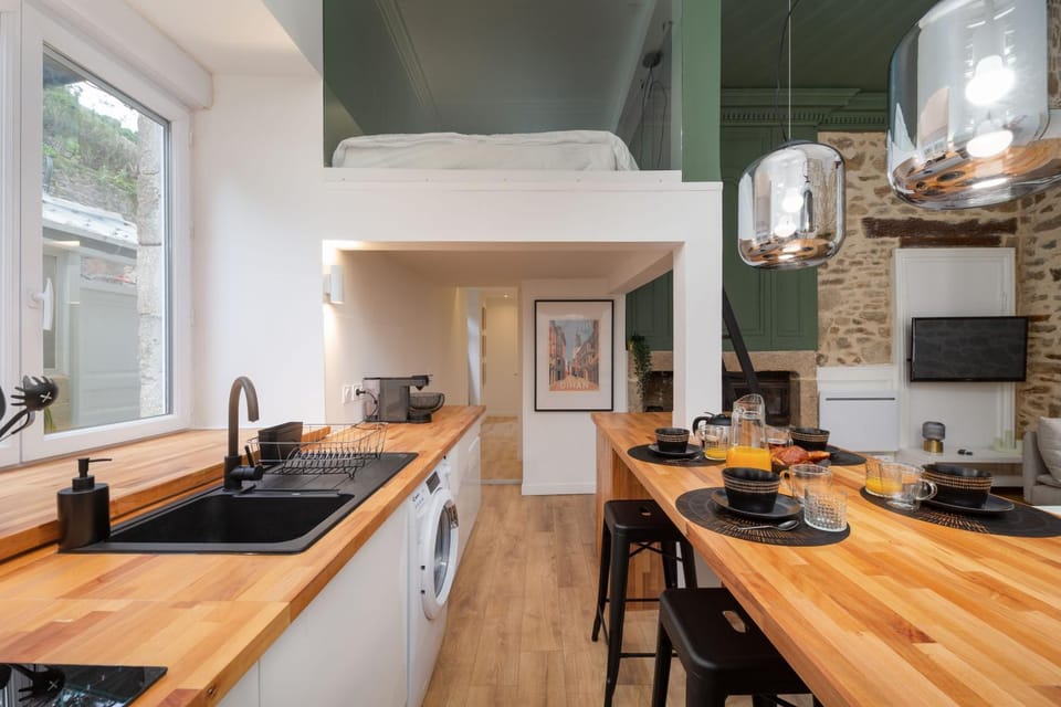 Kitchen or kitchenette, Dining area, dishwasher, minibar, pet friendly, stove, washing machine