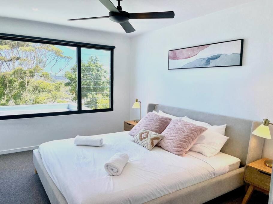 Luxe Terrigal beach Ocean View with Infinity pool House in Wamberal