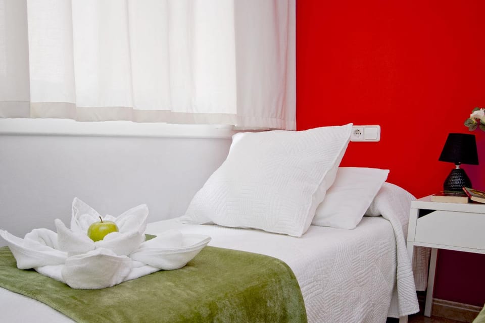 Barcelona City North Hostal Bed and Breakfast in Barcelona