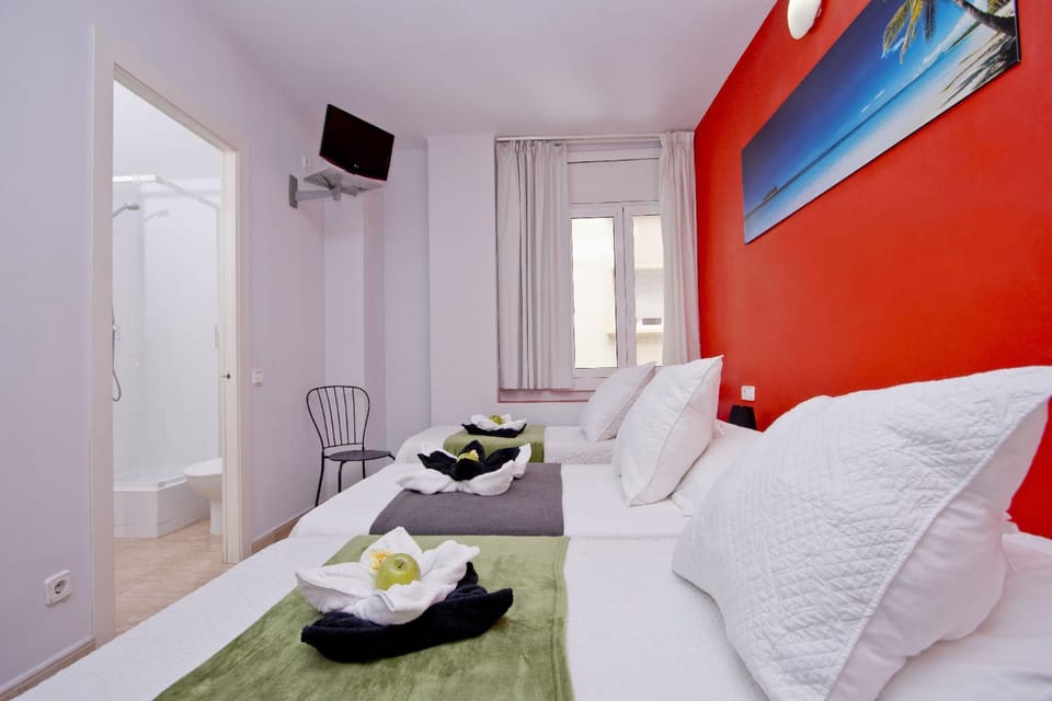 Barcelona City North Hostal Bed and Breakfast in Barcelona