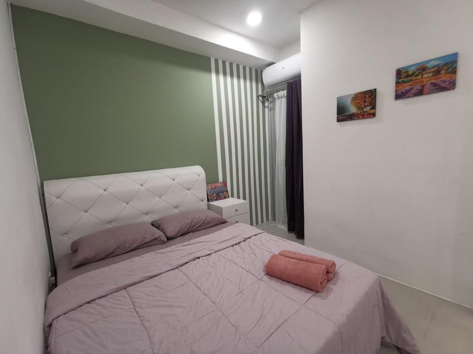 Bed, towels