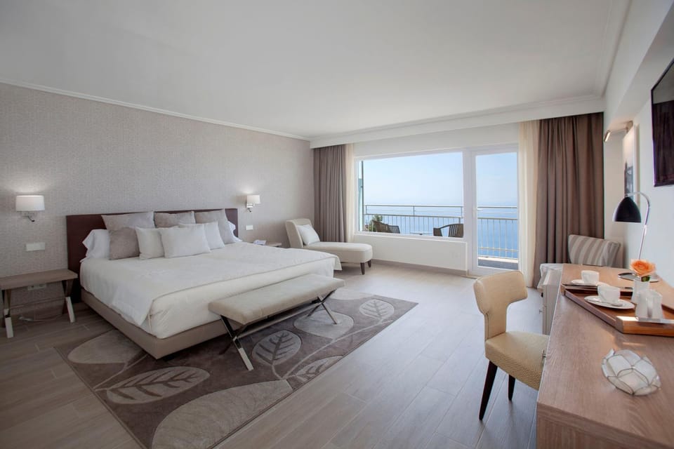 Photo of the whole room, Garden view, Sea view