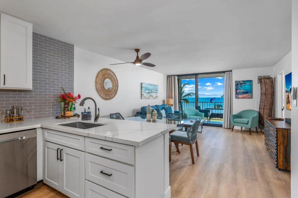 2 2 Modern & Elegant Penthouse Oceanfront Vistas House in Kihei