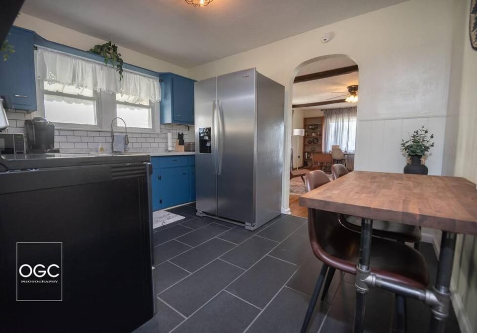 Kitchen or kitchenette, Dining area, pet friendly, stove
