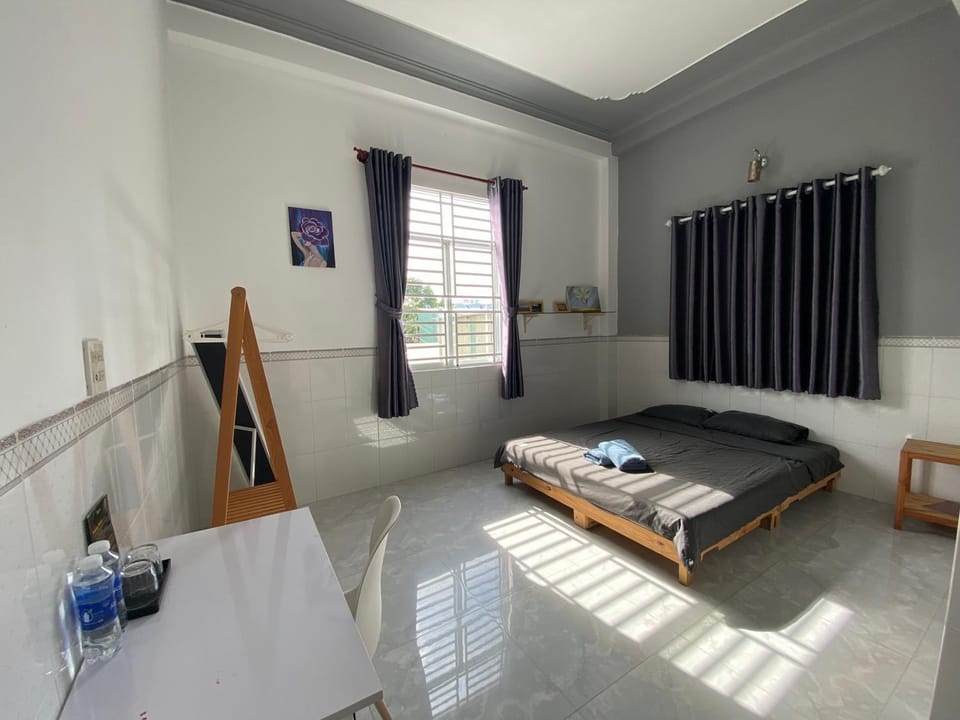 Bed, Photo of the whole room, Bedroom, City view, towels