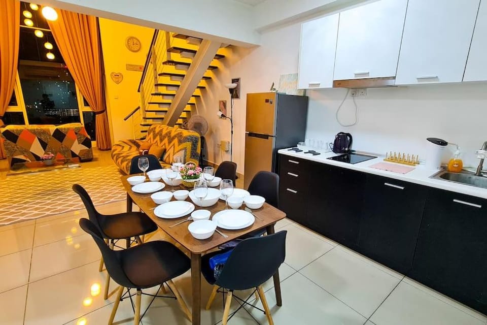Kitchen or kitchenette, Living room, Food and drinks, Seating area, Dining area, pet friendly, stove, toaster