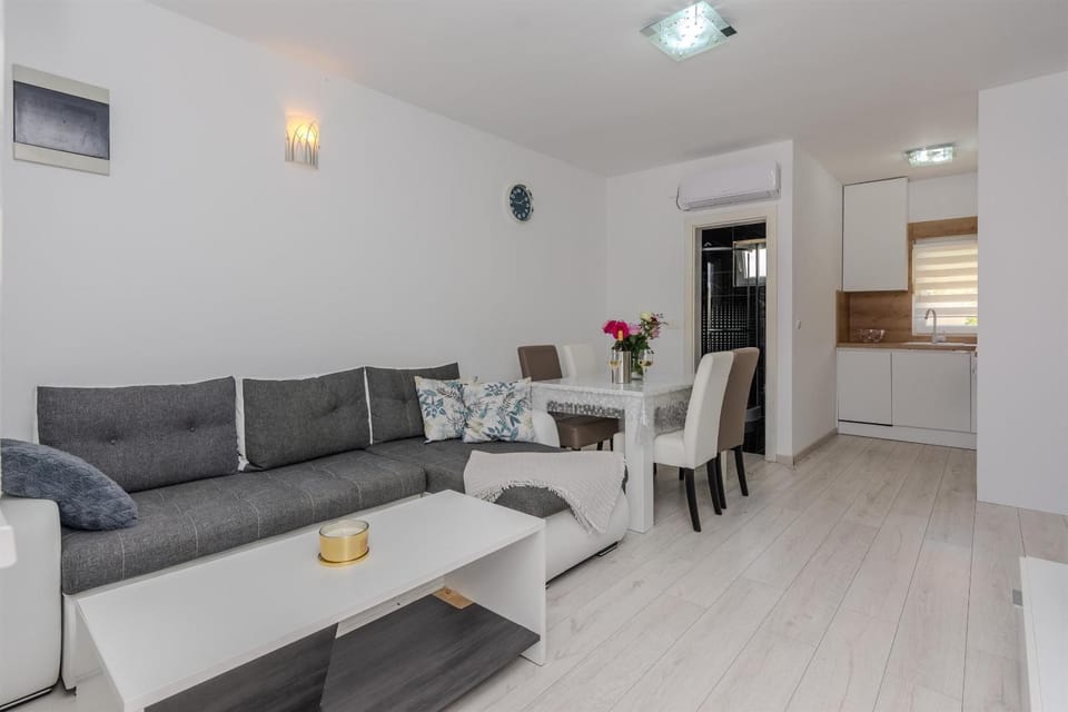TV and multimedia, Living room, Other, Dining area