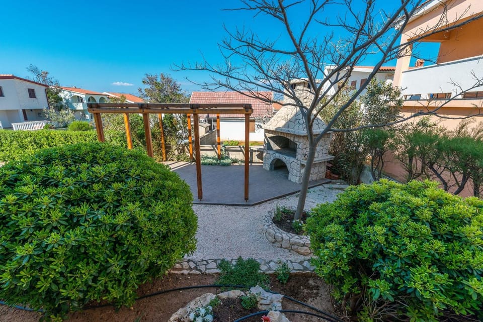 Property building, BBQ facilities, Garden