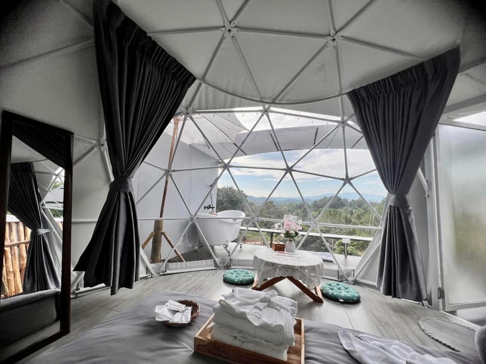 Natural landscape, View (from property/room), Photo of the whole room, Seating area, Bedroom, Mountain view