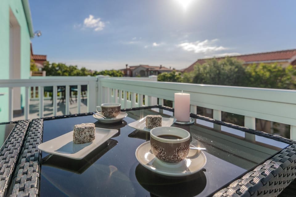 View (from property/room), Balcony/Terrace, Garden view