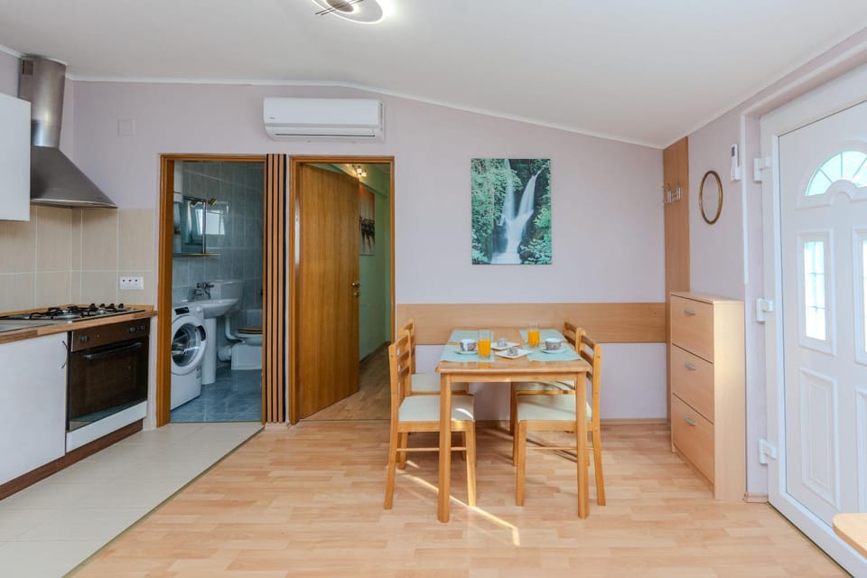Kitchen or kitchenette, Other, Dining area