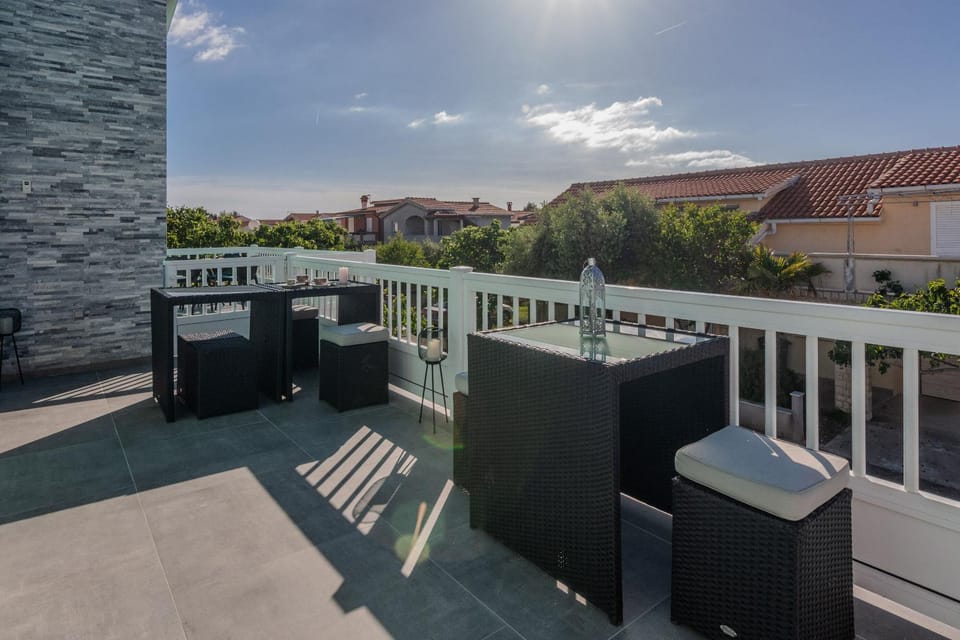 Balcony/Terrace, Garden view