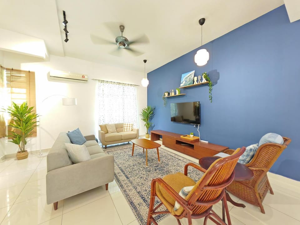 TV and multimedia, Living room, Seating area, Evening entertainment, fireplace, air conditioner