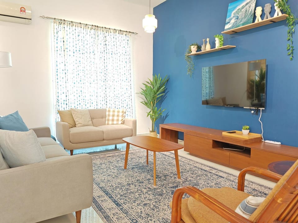 TV and multimedia, Living room, Seating area, Evening entertainment
