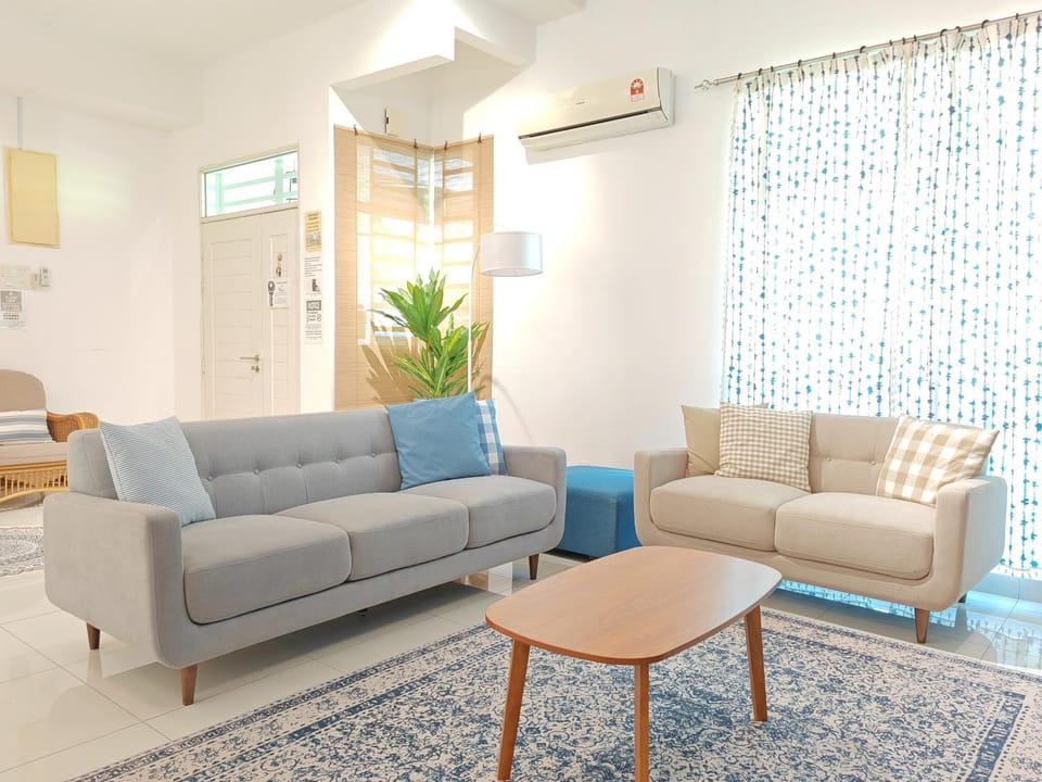 Living room, Seating area, air conditioner