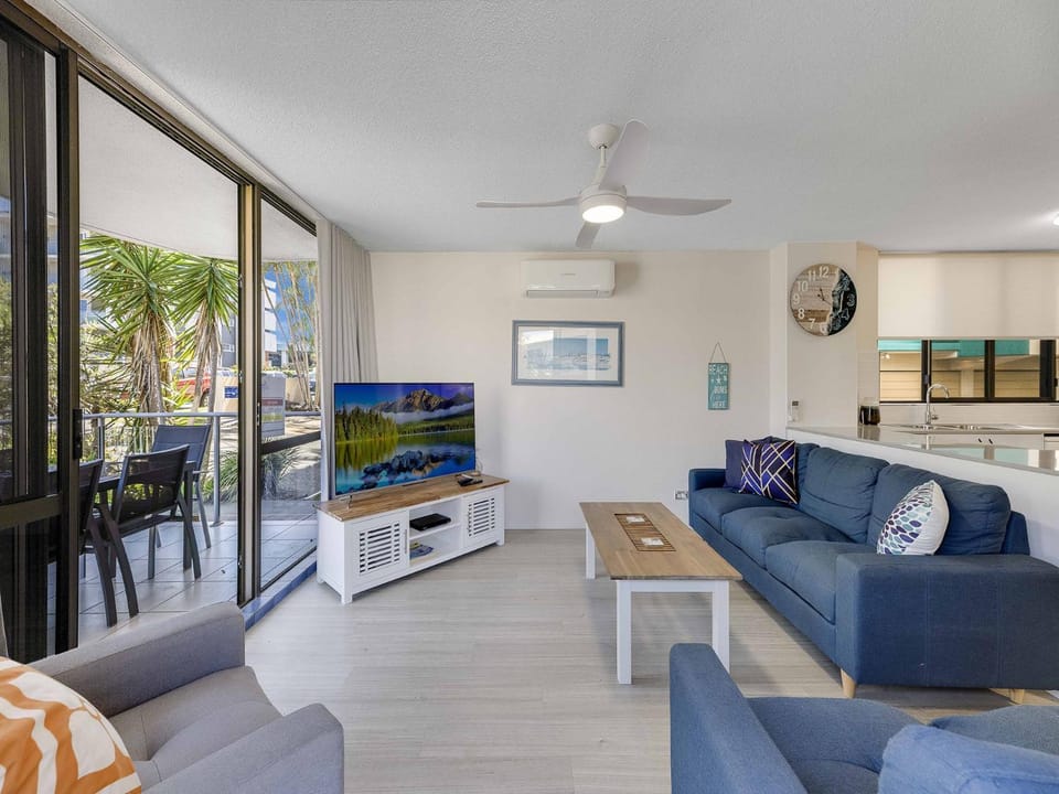 Blue Horizon Unit 1 Bulcock Beach QLD House in Sunshine Coast