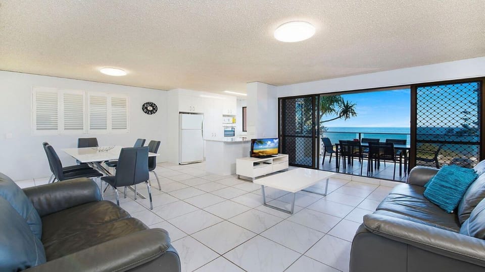 Jilci Unit 4 Kings Beach QLD House in Kings Beach