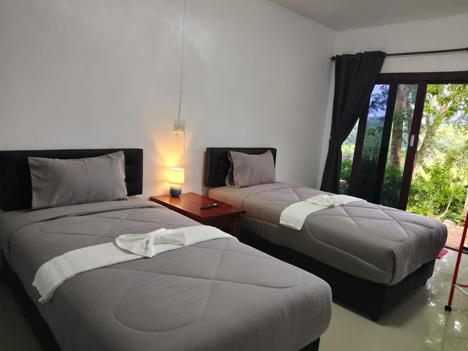 ภูริรักษ์ โฮมสเตย์ Vacation rental in Surat Thani Changwat