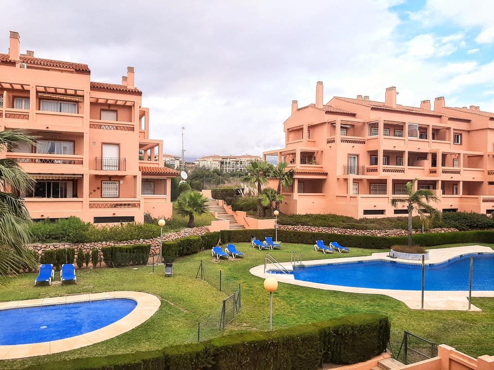 Property building, Day, Garden view, Pool view, Swimming pool, Swimming pool, sunbed