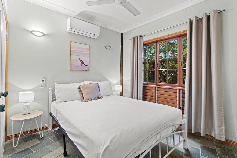 Bed, Photo of the whole room, Bedroom, air conditioner