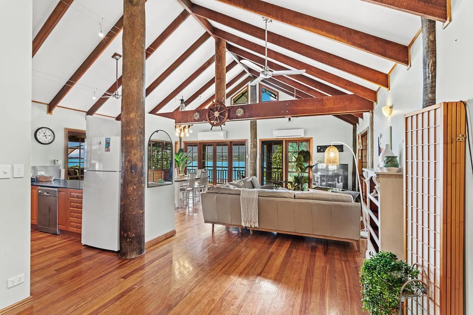 Kitchen or kitchenette, Living room, Seating area