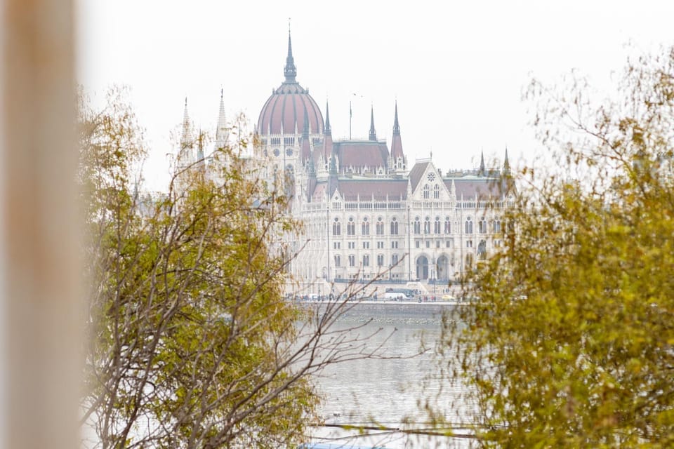 Nearby landmark, Day, Natural landscape, View (from property/room), City view, River view