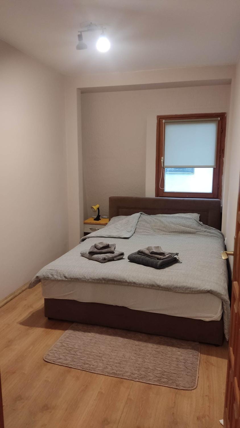 Bed, Photo of the whole room, Bedroom, towels