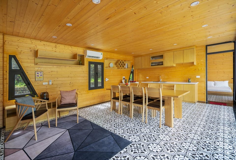 Kitchen or kitchenette, Living room, Seating area, Dining area, Communal kitchen, kitchen