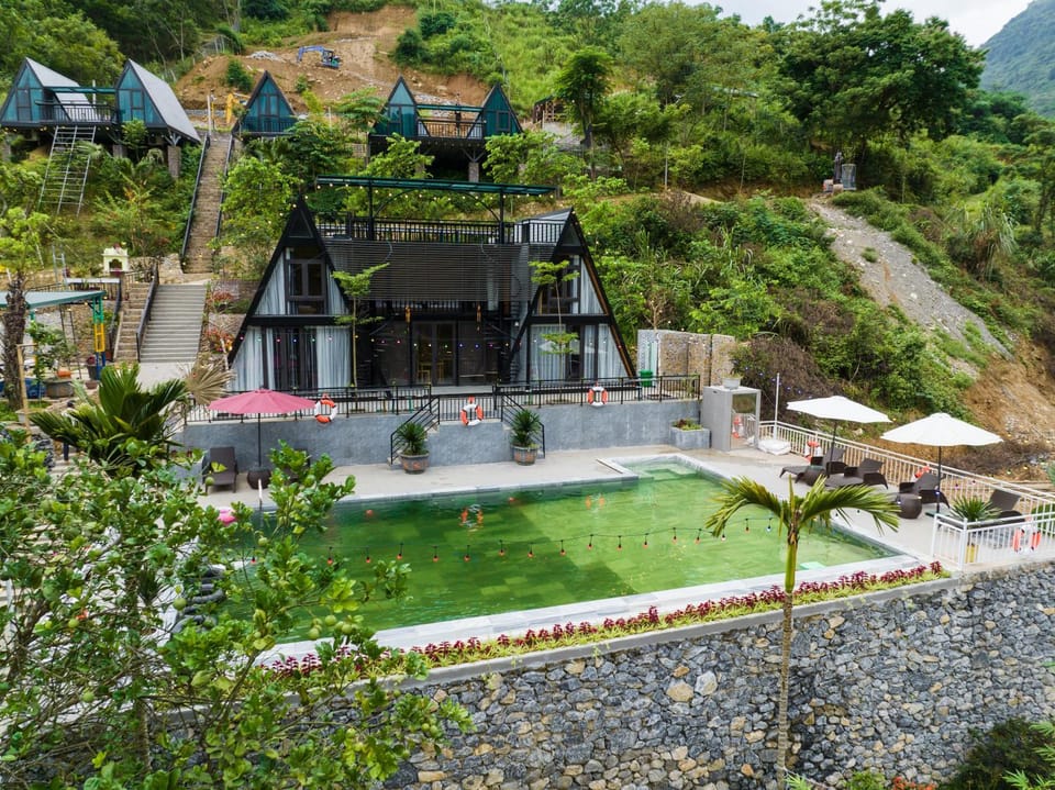Property building, Garden, Garden view, Mountain view, Swimming pool, Swimming pool