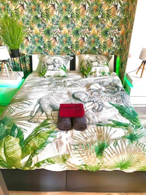Le Led Room,Centre ville place de parking gratuite Apartment in Île-de-France