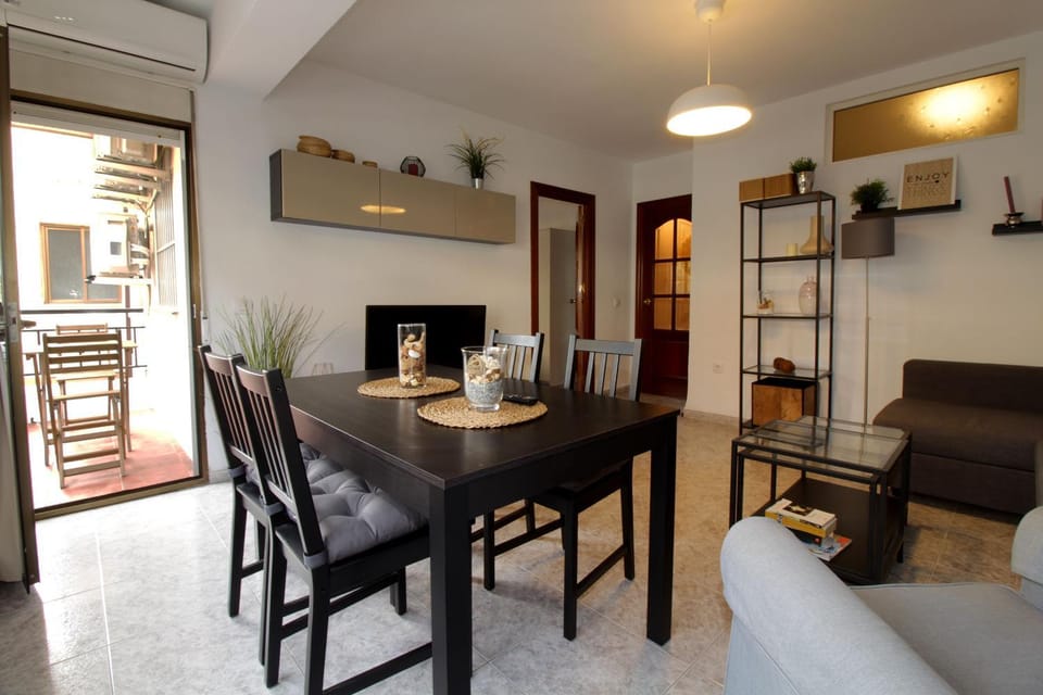 Living room, Dining area, air conditioner