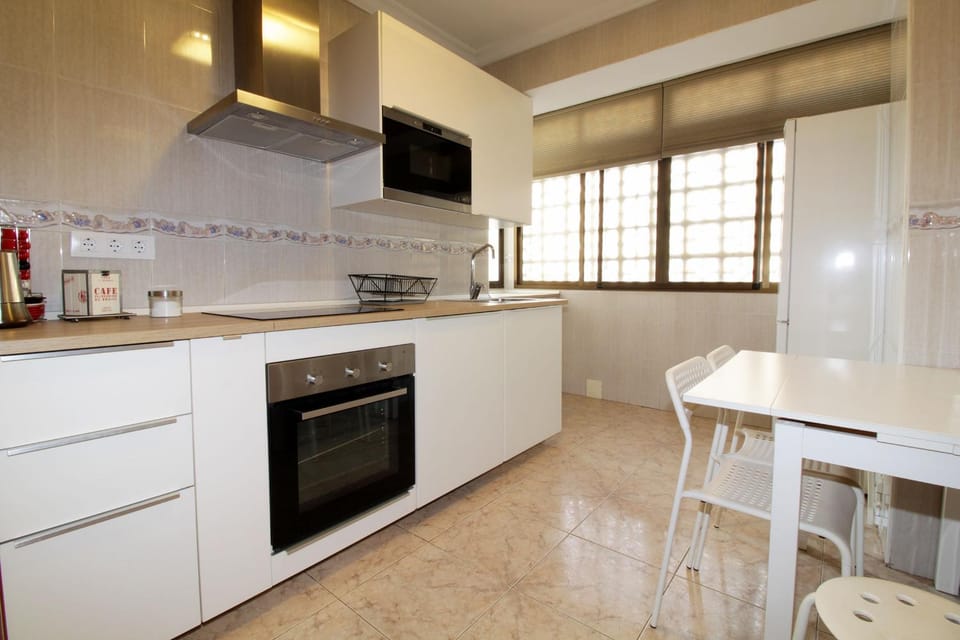 Kitchen or kitchenette, Dining area, minibar, pet friendly, stove
