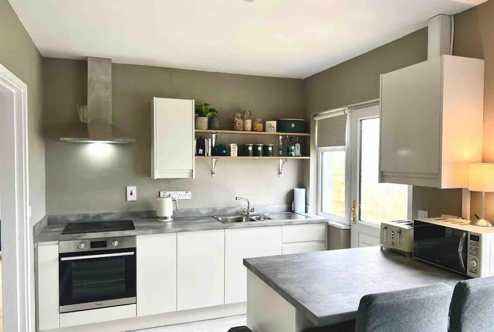 Donegal Beach Cottage with Sea Views & Internet TV, sleeps six House in County Donegal