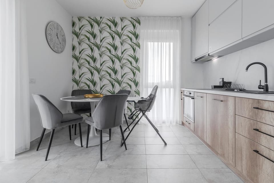 Kitchen or kitchenette, Dining area, stove