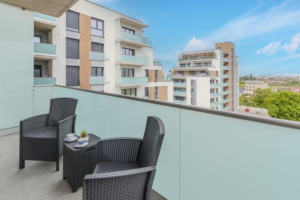 Day, Balcony/Terrace, Seating area, City view