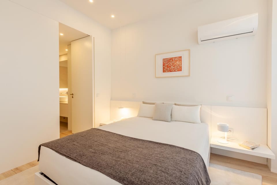 Bed, Photo of the whole room, Bedroom, air conditioner