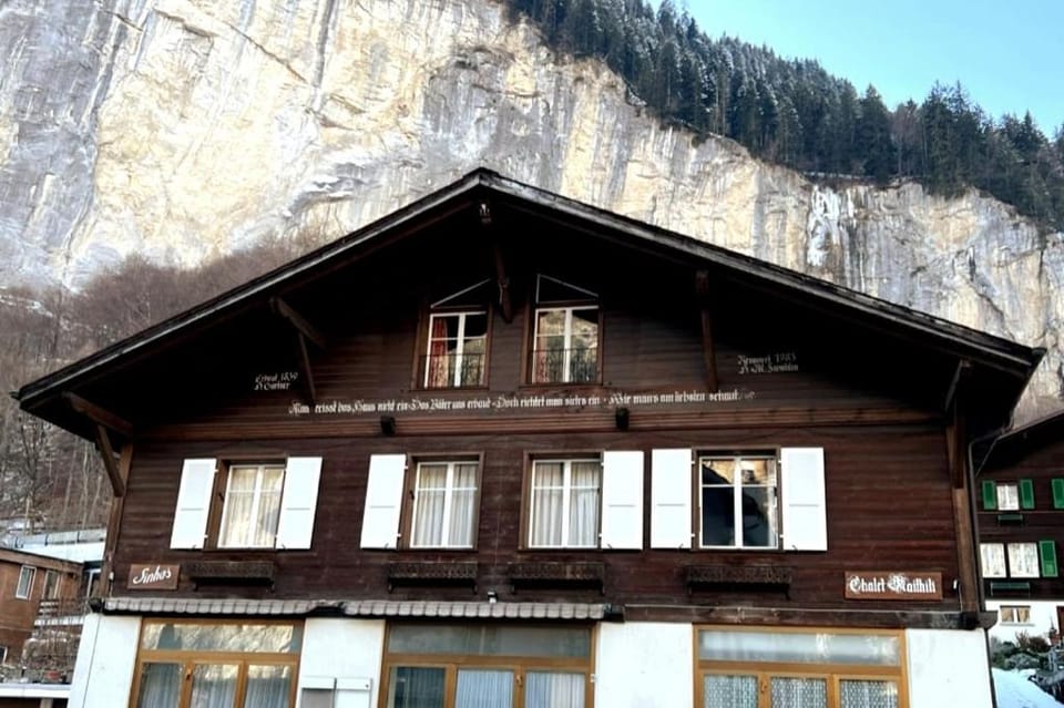 Chalet Maithili Lauterbrunnen -152-Year-Old Majestic Chalet Chalet in Lauterbrunnen