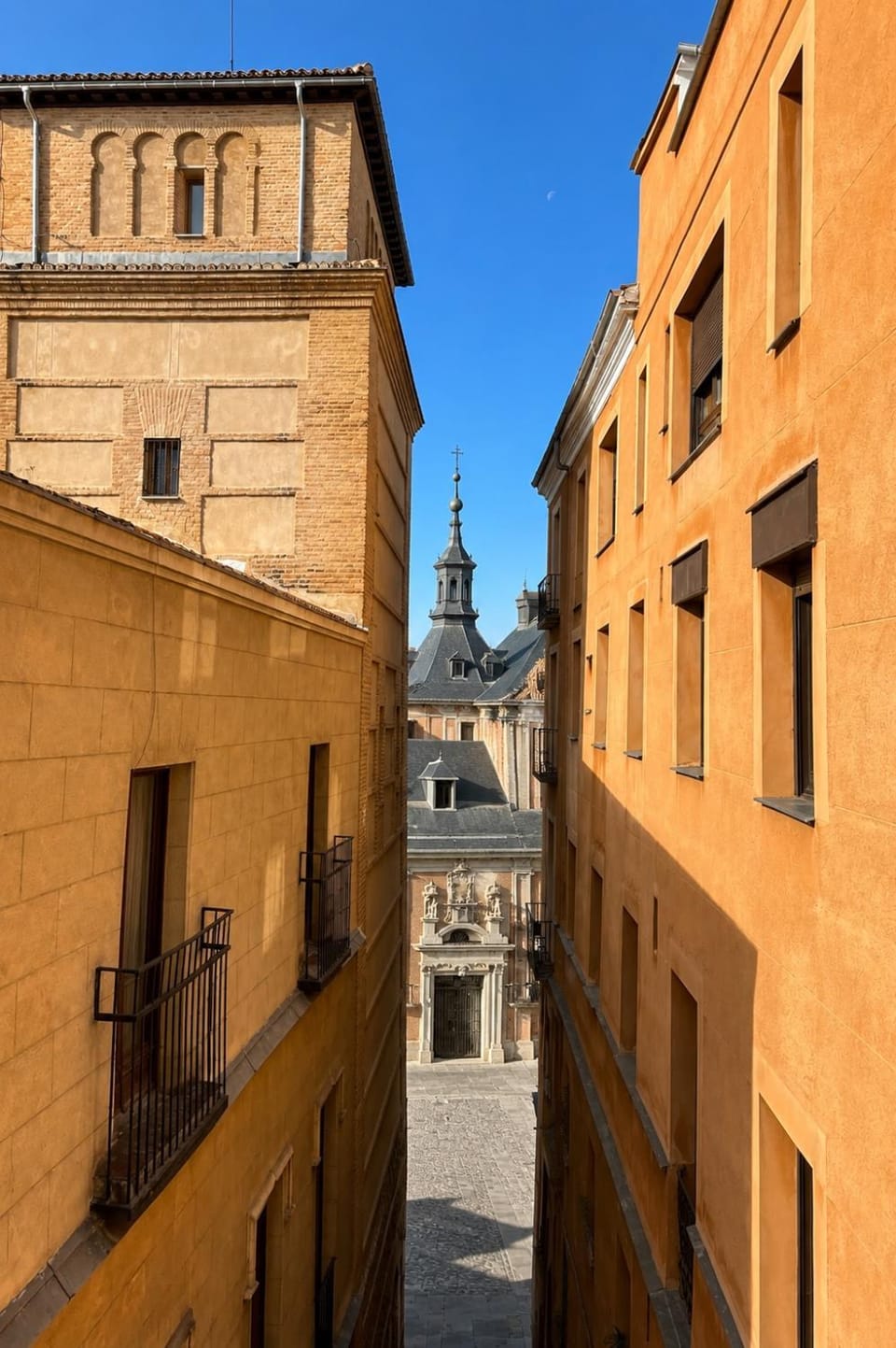 Apartment in monumental square Madrid Center Apartment in Centro