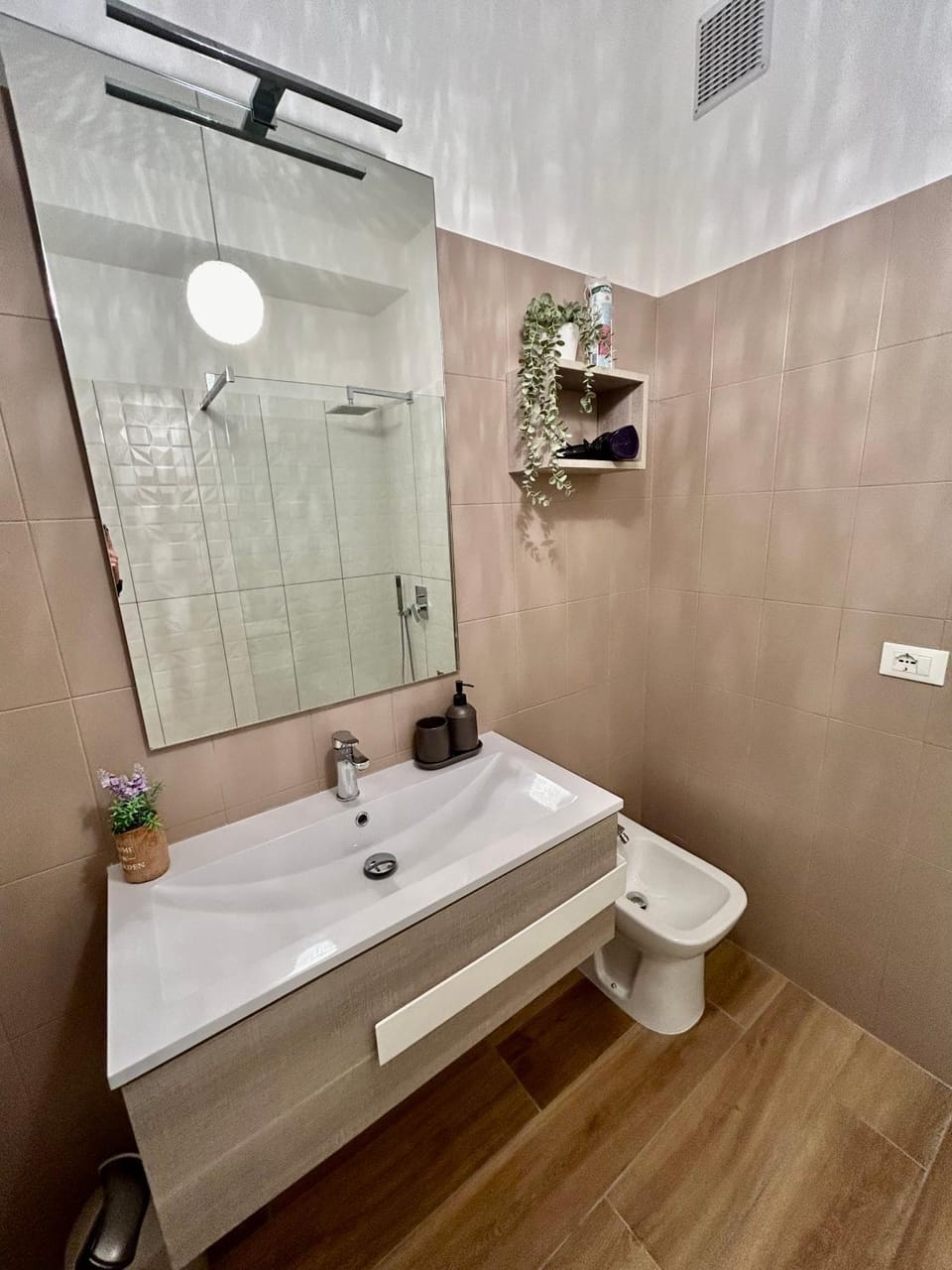 Shower, Bathroom, towels